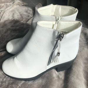 Krush Shoes Krush Since 1970 White & Black Heeled Chelsea Boots
